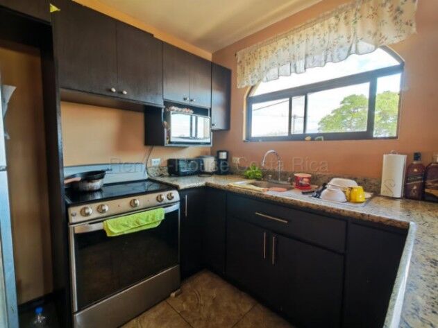Venta de Casa + APTO en San José de Alajuela. RAH 26-1677 PRECIO REBAJADO en San José, Alajuela — ₡ 125 000 000