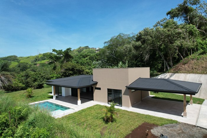 Casa nueva en Roca Verde con impresionantes diseños in San José, Atenas, Alajuela — $695,000