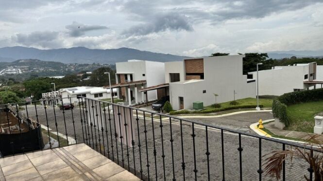 CASA EN VENTA EN CONDOMINIO SAN ANTONIO DE BELÉN in San Antonio, Belén, Heredia — $430,000