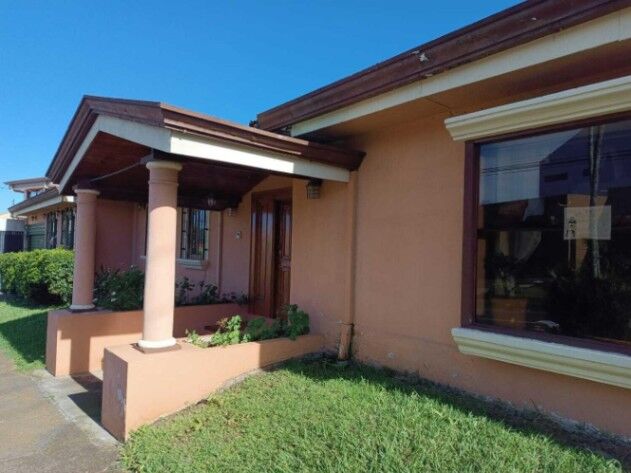 Se vende casa en Tirrases Curridabat 25-1167 en Tirrases, Curridabat, San José — $450,000