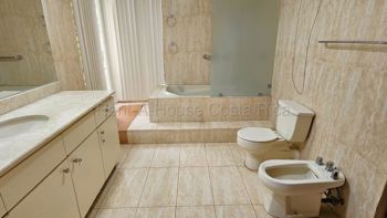 Venta de amplio apartamento con gran potencial de remodelación #27-315 GS en San Rafael, Escazú, San José — $290,000 - Foto 3 de 10