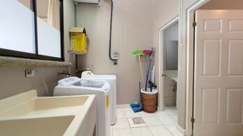 Venta o Alquiler de Casa en San Antonio de Escazú.  in San Antonio, Escazú, San José — $280,000 - Photo 5 of 20