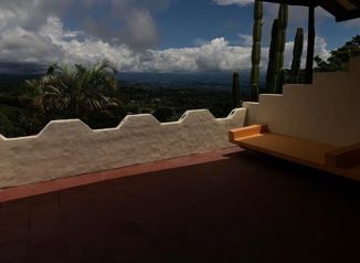 Amazing colonial-style home with guest home and storage en Atenas, Alajuela — $1,600,000 - Foto 4 de 20