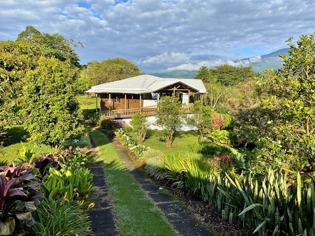Quinta con 2 Casas en Venta Verbena Norte Turrialba 1.5 Hectáreas en Santa Rosa, Turrialba, Cartago — $315,000 - Foto 2 de 29