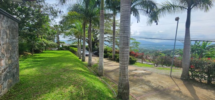 Hermosa Propiedad con lindas vistas y zonas verdes en Naranjo in Naranjo, Alajuela — $1,700 - Photo 3 of 37