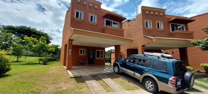 Casa en venta en Guácima, en Condominio Doña Elsie en Guácima, Alajuela — $130,000