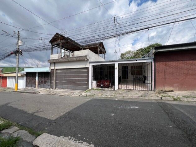 Venta de Funcional Casa en Desamparados / Mls. 25-1915 OFC JB en San Juan De Dios, Desamparados, San José — $110,000
