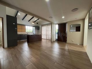 Venta de casa moderna en condominio Grecia #27-548 GS - Foto 2 de 3