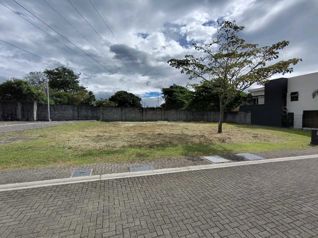 VENDO HERMOSO, PLANO Y ESQUINERO LOTE EN CONDOMINIO CIMA REAL, GUACIMA en Guácima, Alajuela — $85,000 - Foto 5 de 29