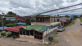 VENTA DE CASA DE 2 PISOS FRENTE A LA INTERAMERICANA, PEREZ ZELEDON en San Isidro De El General, Pérez Zeledón, San José — $350,000 - Foto 2 de 26
