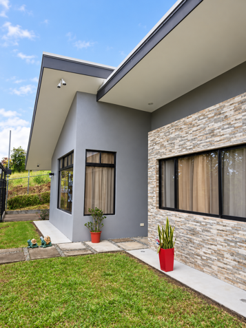 Casa moderna en Naranjo | Privacidad, seguridad y excelente ubicación en Naranjo, Alajuela — ₡ 79 000 000 - Foto 3 de 19