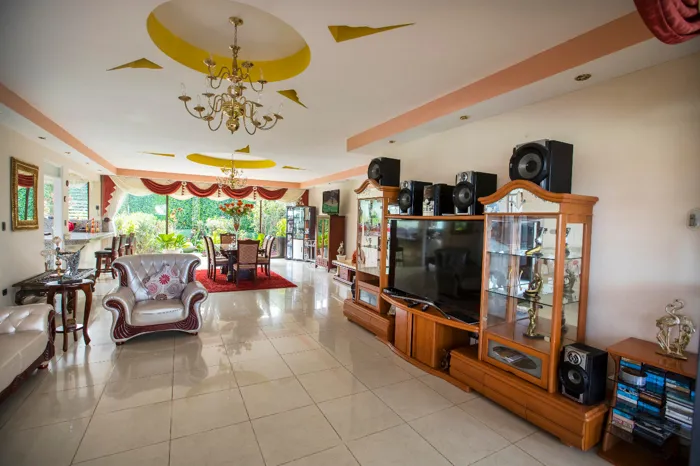Residencia de lujo con amplios espacios en finca de 5502 m2 – Heredia in San José, San Isidro, Heredia — $900,000 - Photo 3 of 9