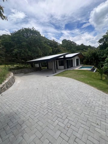 Casa Nueva y Moderna en Atenas en Atenas, Alajuela — $400,000