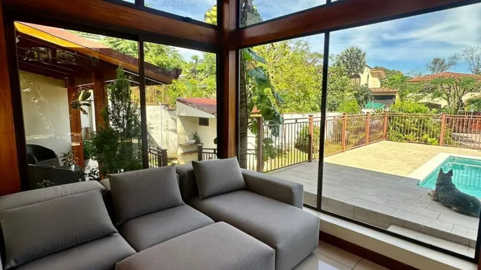 Casa estilo oasis ubicada en una area tranquila residencial en Atenas, Alajuela — $525,000 - Foto 3 de 11