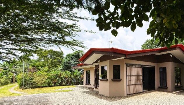 SE VENDE CASA FAMILIAR CON MAXIMA PRIVACIDAD Y SEGURIDAD EN GENERAL VIEJO in El General, Pérez Zeledón, San José — ₡ 60 000 000
