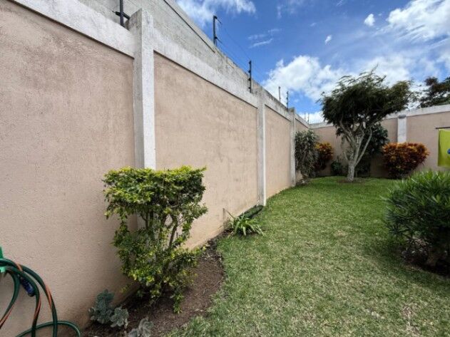 VENDO MODERNA CASA EN EL CARMEN DE CARTAGO. en Carmen, Cartago — $280,000