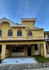 SE VENDE LUJOSA CASA EN SANTO DOMINGO, HEREDIA. 