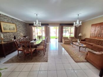 ALQUILER CASA DE LUJO CON PISCINA PROPIA Y MUY AMPLIA  en Colón, Mora, San José — $4,800 - Foto 4 de 19