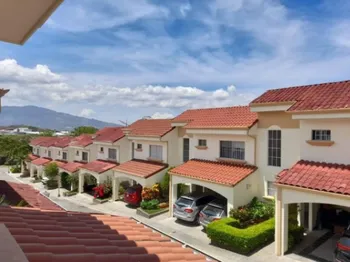 Venta de Estupenda Casa en Belén, Heredia / OFC