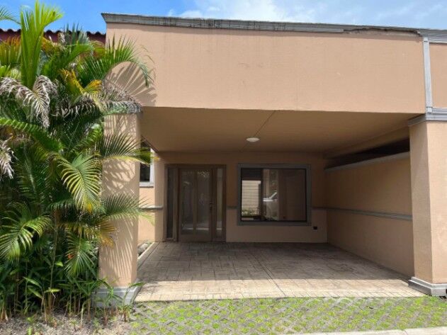 Venta de Casa en Santa Ana, San José. RAH 25-2026 in Santa Ana, San José — $154,000