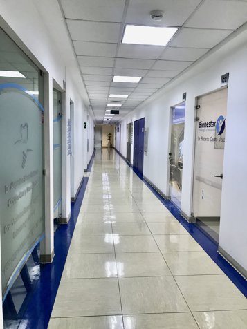 Consultorio Medico en Torre Momentum Pinares en Curridabat, San José — $768 - Foto 2 de 8