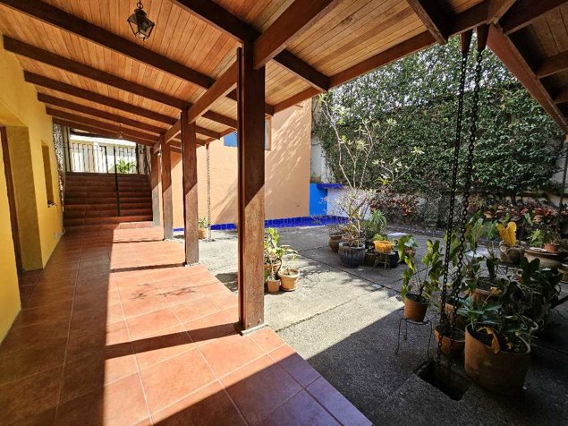 VENDO CASA EN RESIDENCIAL ALTAMONTE in Curridabat, San José — $400,000 - Photo 2 of 17