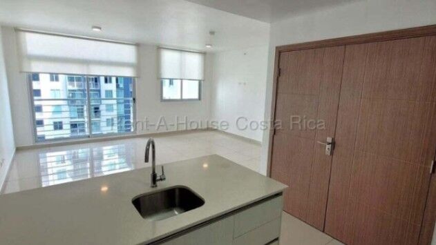 AQUILER DE MODERNO APARTAMENTO EN BAMBÚ RIVERA. TIBAS. en Cinco Esquinas, Tibás, San José — $1,200