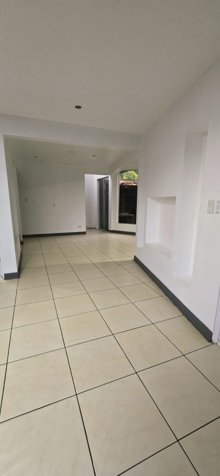 Casa esquinera de 2 plantas, 3 habitaciones y 3 parqueos | La Trinidad, Moravia in La Trinidad, Moravia, San José — ₡ 120 000 000