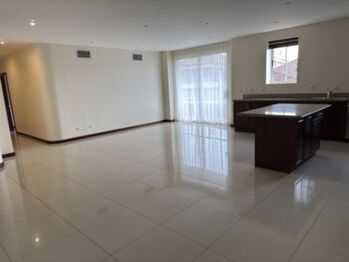 Alquiler de Apartamento Moderno en Condominio  26-633 in San Rafael, Escazú, San José — $2,400 - Photo 5 of 15