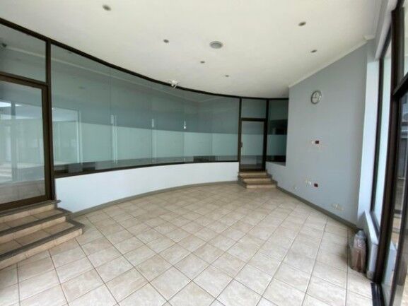 Se vende espaciosa propiedad comercial en Mata Redonda San José 25-694 in Mata Redonda, San José — $450,000