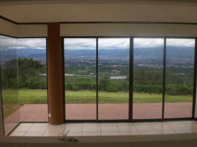 MLS-25-1107 LS VENTA CASA SAN RAFAEL HEREDIA en San Rafael, Heredia — $430,000