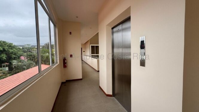 Alquiler de Apartamento AMUEBLADO en Escazú-San Rafael. RAH 27-32 en San Rafael, Escazú, San José — $2,500