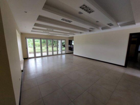 Se alquila moderna casa con patio en condominio San Rafael Alajuela 26-50 en San Rafael, Alajuela — $5,500