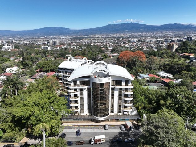 Condominio Amueblado en Venta en Riverside Escazú | 2 Habitaciones en San Rafael, Escazú, San José — $295,000