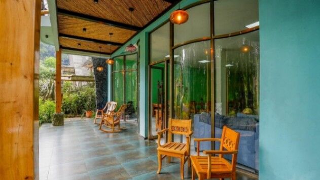 Se vende espaciosa propiedad con uso mixto en Angeles Heredia 25-1534 en Ángeles, San Rafael, Heredia — $620,000