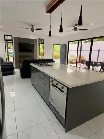 Se vende casa nueva a 5 minutos de la playa  en Bahía Ballena, Osa, Puntarenas — $398,000