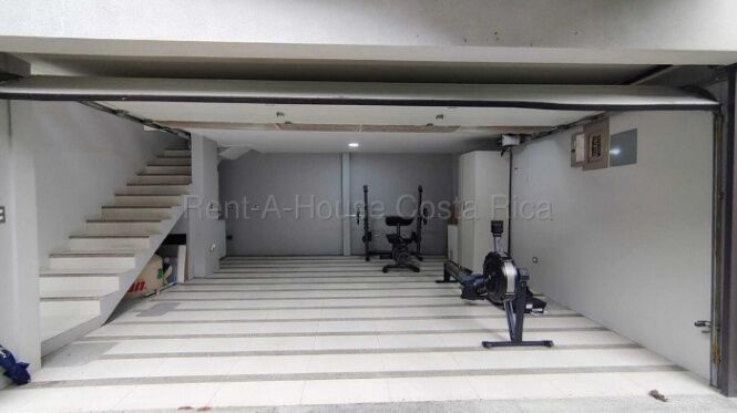 Venta de Casa en Montes de Oca-Sabanilla. RAH 26-2272 in Sabanilla, Montes De Oca, San José — ₡ 99 000 000