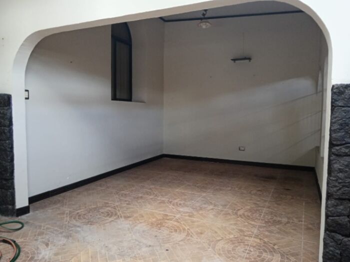 Hermosa casa uede ser suya en Tibas! in San Juan, Tibás, San José — ₡ 110 000 000