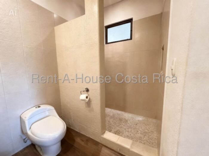 Venta casa contemporánea con jardines y estudio independiente #26-1487 GS en Piedades, Santa Ana, San José — $435,000