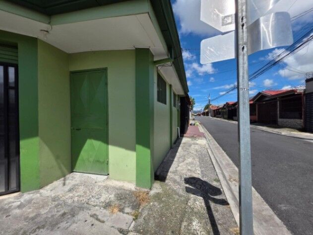 Venta de Local Comercial Esquinero en Agua Caliente, Cartago.  in Aguacaliente, Cartago — ₡ 65 000 000