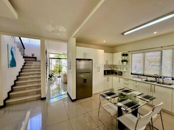 VENDO CASA EN CONDOMINIO VISTAS DE ALTA MONTE. CURRIDABAT. en Granadilla, Curridabat, San José — $568,000 - Foto 4 de 14