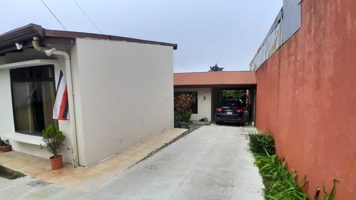 Propiedad de Uso Mixto en Zona Comercial El Carmen Cartago in Carmen, Cartago — ₡ 235 000 000 - Photo 2 of 31