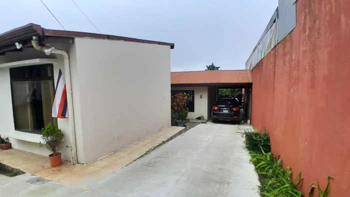 Mixed-Use Property in Commercial Area El Carmen Cartago in Carmen, Cartago — ₡ 235 000 000 - Photo 2 of 31