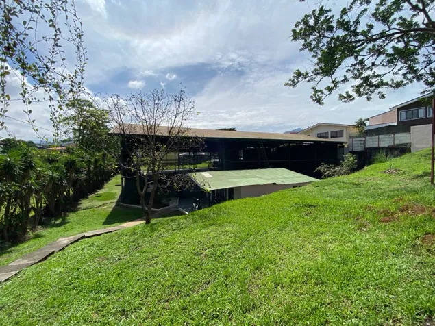 VENTA DE TERRENO EN LOMAS DE AYARCO, ACTUALMENTE CANCHAS DE TENNIS en Curridabat, San José — $1,234,000 - Foto 2 de 10