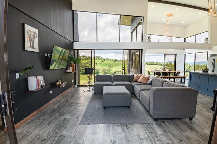Coronado Venta Casa Moderna 1 Hectárea con espectacular casa con río. in Cascajal, Vázquez de Coronado, San José — $599,900