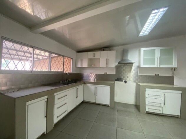 Venta de Casa con Uso de Suelo Mixto en Santa Ana, San José.  in Santa Ana, San José — $350,000 - Photo 3 of 10