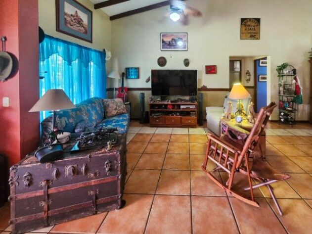 Casa amplia con 31 hectares en Pilar, Pejibaye en Pejibaye, Pérez Zeledón, San José — $649,999