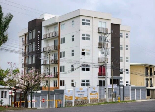 PRECIO REBAJADO VENTA LINDO APARTAMENTO EN CÓNDOMINIO EN RORHMOSER  in Catedral, San José — $195,000