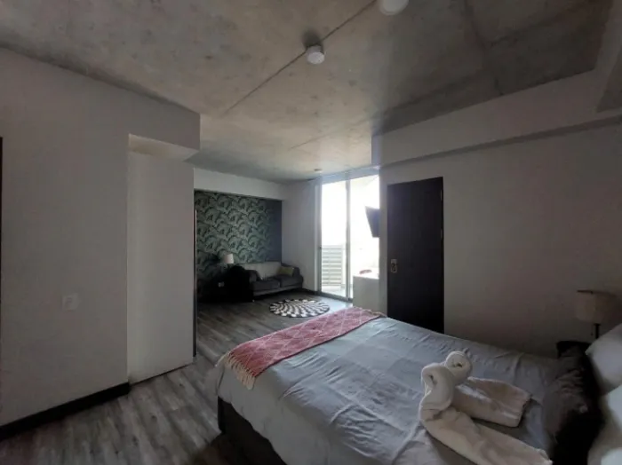 Alquiler apartamento amueblado en Secret Sabana in Mata Redonda, San José — $900 - Photo 3 of 13