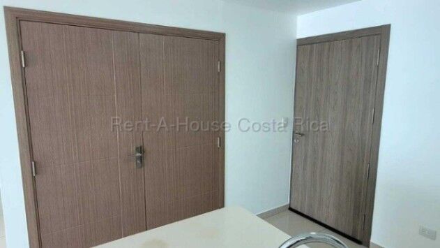 Se alquila apartamento en Tibás San José 26-2149 en Cinco Esquinas, Tibás, San José — $1,200